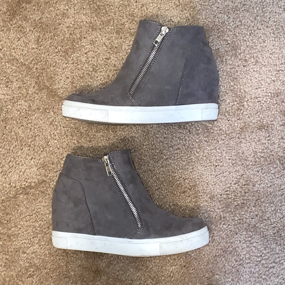 Brash Gray Suede Sneaker Wedge Size 7